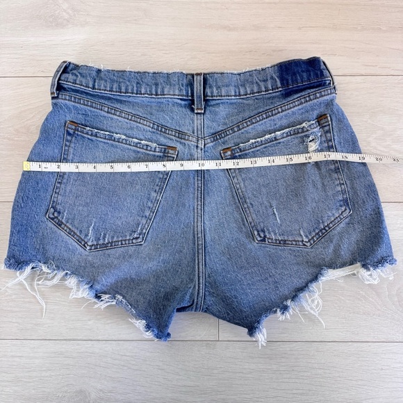 Abercrombie & Fitch Mom Jean Shorts High Rise Distressed Raw Hem Medium Wash 30 - Picture 4 of 7